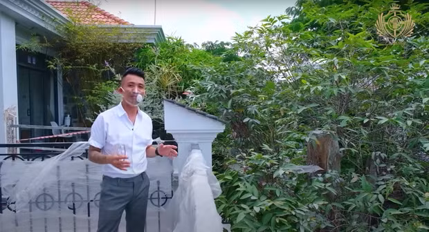 Minh Nhựa tiết lộ căn nhà mới sẽ mang phong cách Indochine. Kết cấu căn nhà gồm có tầng hầm với phòng chiếu phim, phòng tập gym. Ảnh: chụp màn hình