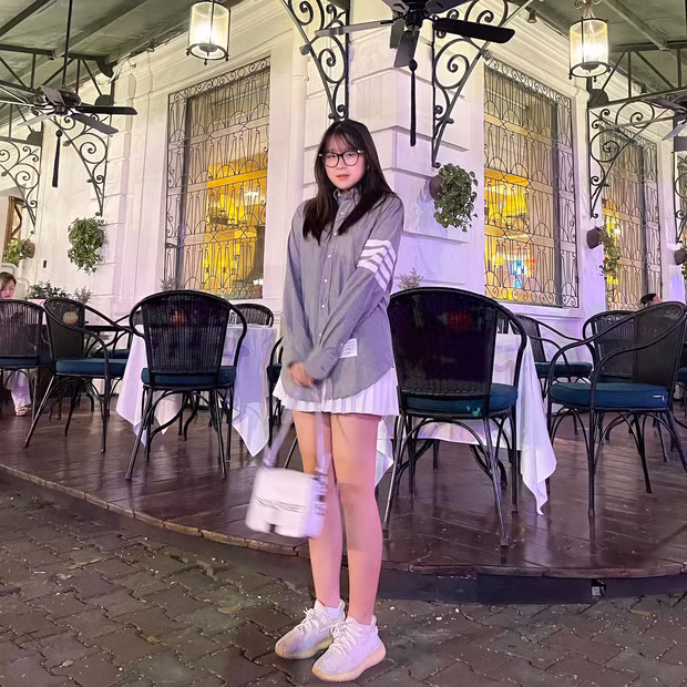 Châu Anh yêu thích hàng hiệu và cũng khiến nhiều người ngưỡng mộ bởi khả năng tự lập, cân bằng giữa kinh doanh và việc học. Ảnh: Pháp luật &amp; bạn đọc.