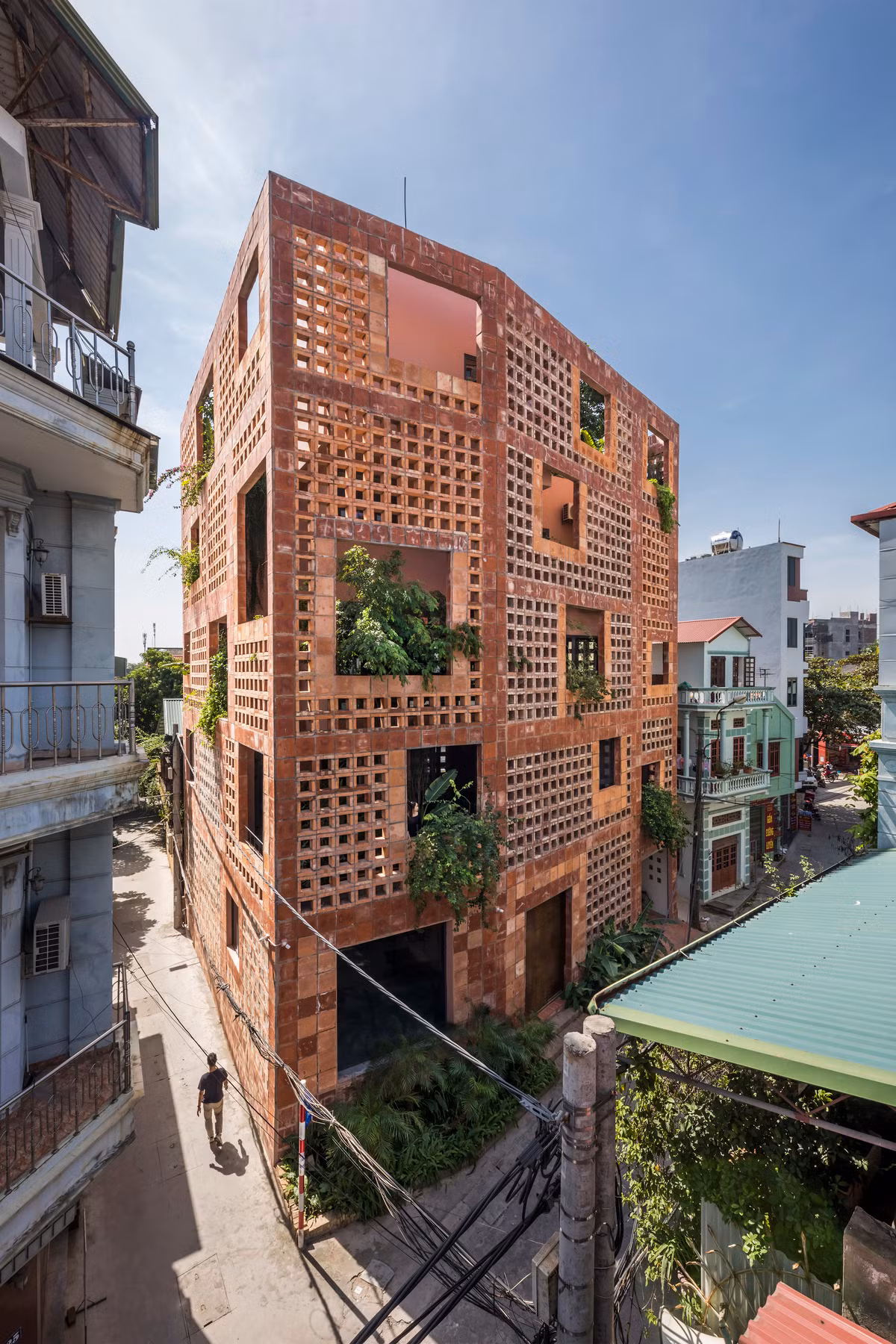 Mới đây, công trình Bát Tràng House (Nhà gạch Bát Tràng) do Võ Trọng Nghĩa Architects thiết kế đã giành chiến thắng tại giải thưởng Wallpaper*Design Awards 2021 ở hạng mục " Ngôi nhà mới tốt nhất - Best New Private House" do tạp chí Wallpaper* uy tín về kiến trúc - thiết kế tại Anh tổ chức.