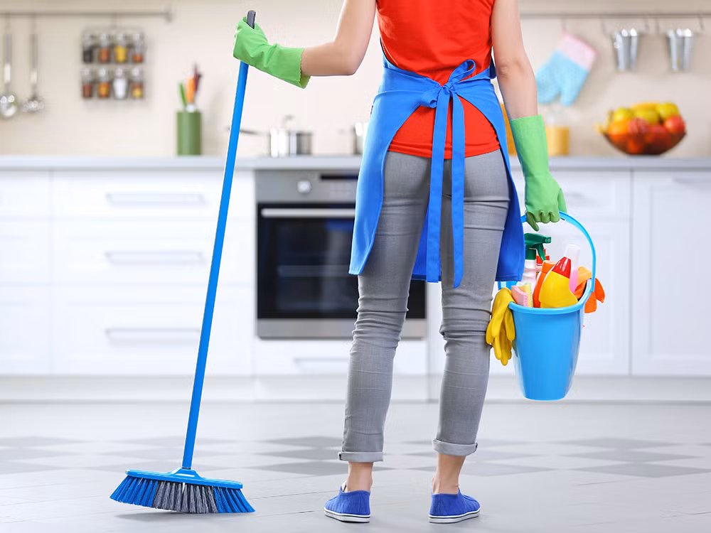 Khi đã có lịch dọn nhà, hãy tuân thủ chặt chẽ kế hoạch do chính mình đề ra thì mới có thể hoàn thành công việc.