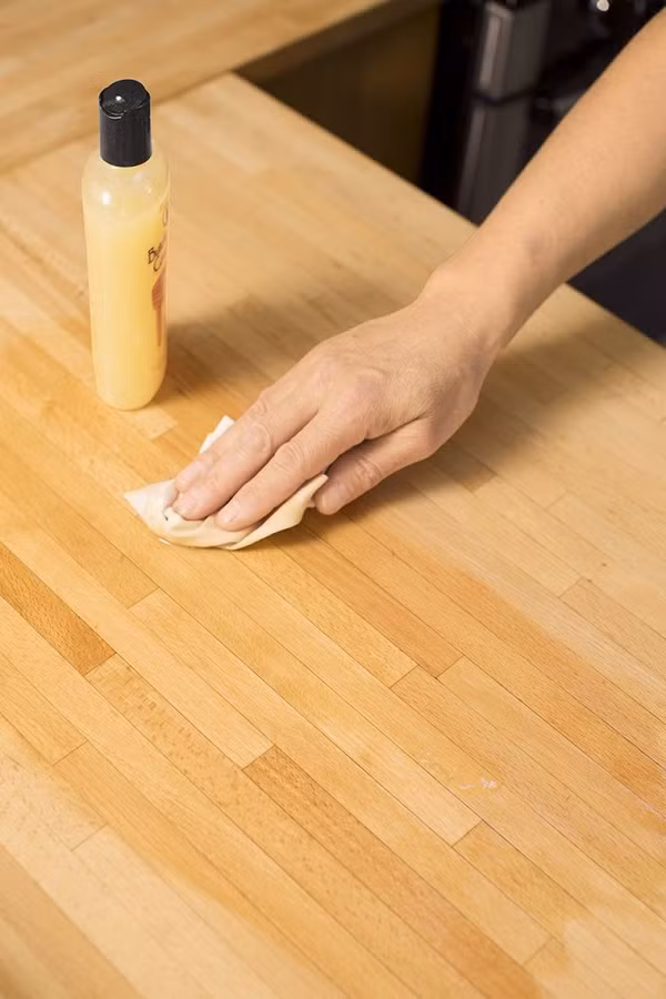 Tốt nhất, nên chuẩn bị khoảng 3 - 4 chiếc giẻ. Với mỗi khu vực trong nhà, bạn sẽ dùng một miếng giẻ khác nhau. Nguồn ảnh: Internet