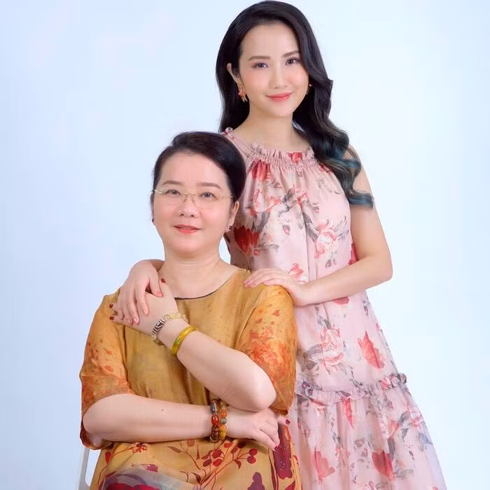 Trong khi đó, mẹ của Primmy Trương là bà Võ Thị Xuân Trang, Hiệu trưởng trường John Robert Powers Việt Nam (JRP) - ngôi trường được mệnh danh chỉ dành cho "hội con nhà giàu". Ảnh: Saostar.
