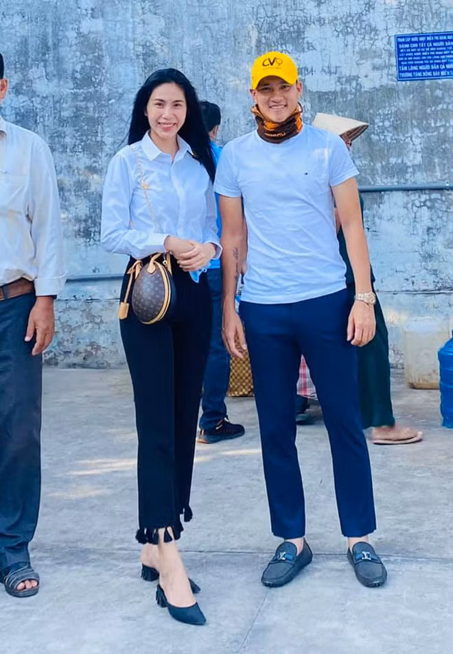 Ngoài ra, bộ sưu tập túi hàng hiệu của Thủy Tiên còn có Louis Vuitton Capucines (85 triệu đồng), Hermès Kelly (220 triệu đồng) và Louis Vuitton Egg Bag (105 triệu đồng)...Ảnh: Internet