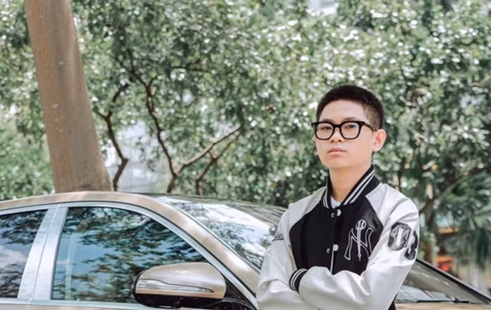 Gia Kỳ (Nguyễn Đăng Gia Kỳ, SN 2003) là một trong những rich kid đình đám thời gian qua. Gia Kỳ từng gây "sốc" khi mạnh tay chi tiền mua vé hạng thương gia để được ngồi cạnh Ngọc Trinh trên máy bay. Ảnh: Doanh nghiệp &amp; tiếp thị