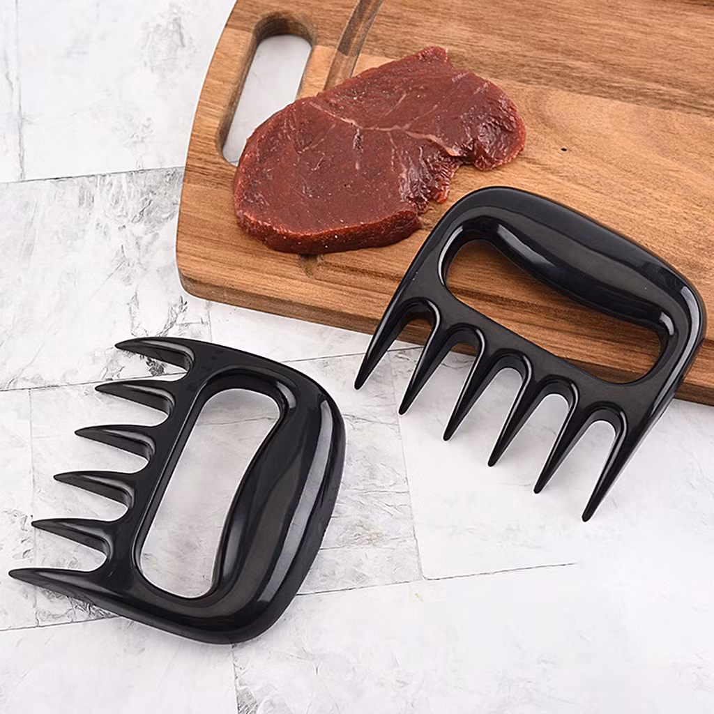 Dụng cụ xé thịt hình móng vuốt gấu đang được rao bán với giá từ 55.000 - 100.000 đồng. Ảnh: Internet