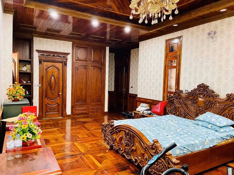 Các phòng ngủ đều sử dụng nội thất có thiết kế tương tự nhau để tạo sự đồng bộ. Ảnh: Dân Việt.
