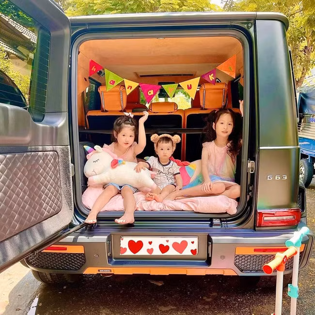 Mới đây, ông xã Di Băng hé lộ những hình ảnh đầu tiên về không gian phòng riêng của các con trong biệt thự 22 tỷ.