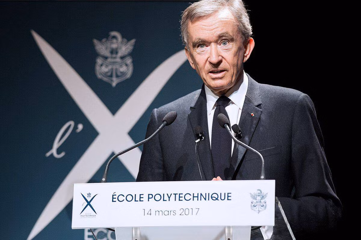 Theo Bloomberg Billionaires Index, ông chủ LVMH hiện sở hữu khối tài sản trị giá 170 tỷ USD và là người giàu thứ 3 thế giới. Nhà sáng lập Amazon Jeff Bezos vẫn dẫn đầu bảng xếp hạng này với 188 tỷ USD, theo sau là Elon Musk với 172 tỷ USD. Ảnh: Ap.