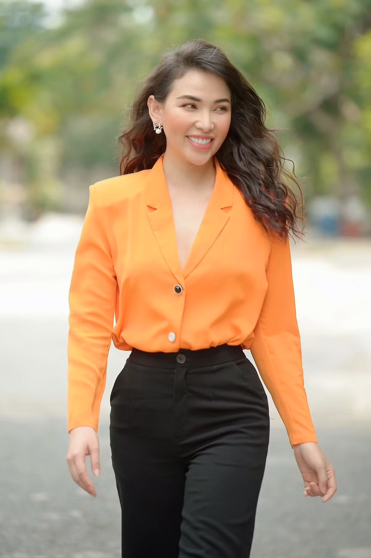 Thời gian gần đây, Quỳnh Thư ít hoạt động ở làng giải trí, tập trung kinh doanh. Người đẹp mới mở nhà hàng Nhật tại TP HCM.