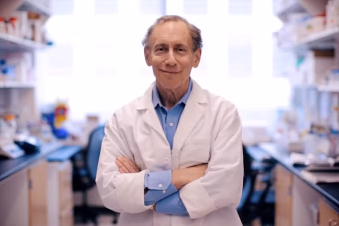 Robert Langer – nhà khoa học và nhà đầu tư sáng lập Moderna (1,6 tỷ USD) là cổ đông sáng lập của công ty công nghệ sinh học Moderna có trụ sở tại Cambridge. Ông sở hữu 3% cổ phần của công ty và chưa bao giờ bán cổ phần.