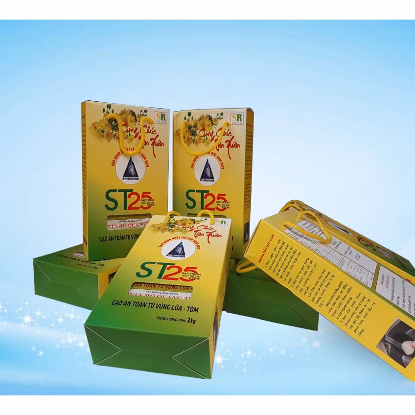 Gạo ST25 là loại gạo đặc sản ở Sóc Trăng do kỹ sư Hồ Quang Cua lai tạo và cải tiến trong hơn 20 năm qua. Gạo hạt dài, trong, không bạc bụng. Cơm khi nấu dẻo, thơm, hương vị ngọt dẻo đặc biệt rất thu hút. Ảnh: Shopee.