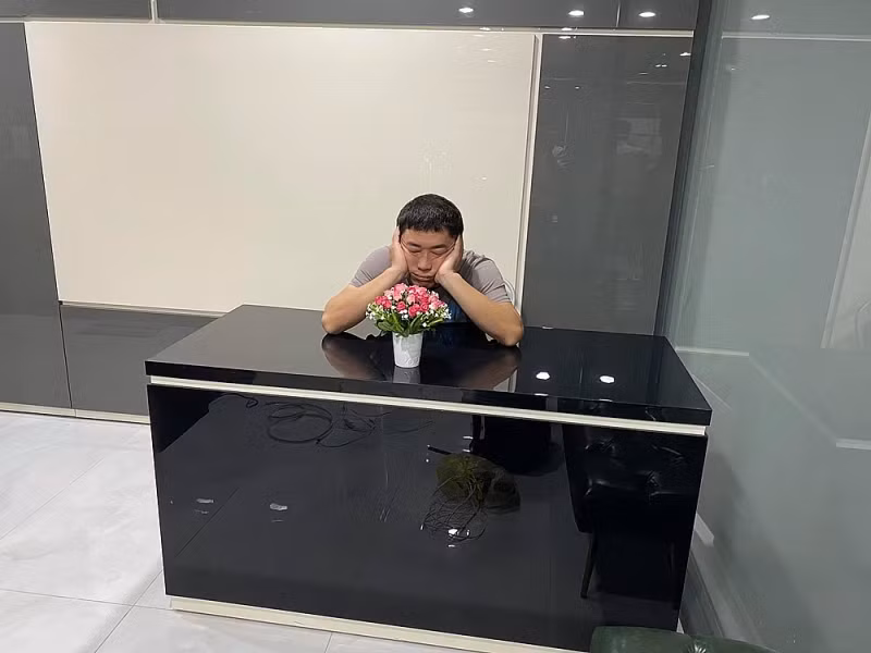 Giá trị căn nhà của diễn viên Kinh Quốc khoảng 2 triệu USD. 5 tầng phía dưới, nam diễn viên làm văn phòng làm việc và cho thuê. 2 tầng trên, anh sống cùng vợ và 2 con gái. Ảnh: Vietnamnet