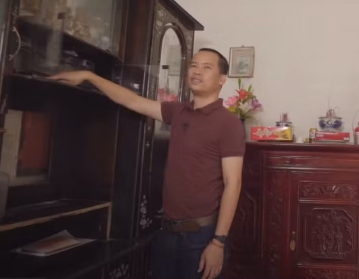 Dù tu sửa lại ngôi nhà nhưng Minh Vương vẫn giữ lại nhiều đồ vật mang nhiều kỷ niệm của gia đình. Ảnh: Vlog Minh Hải
