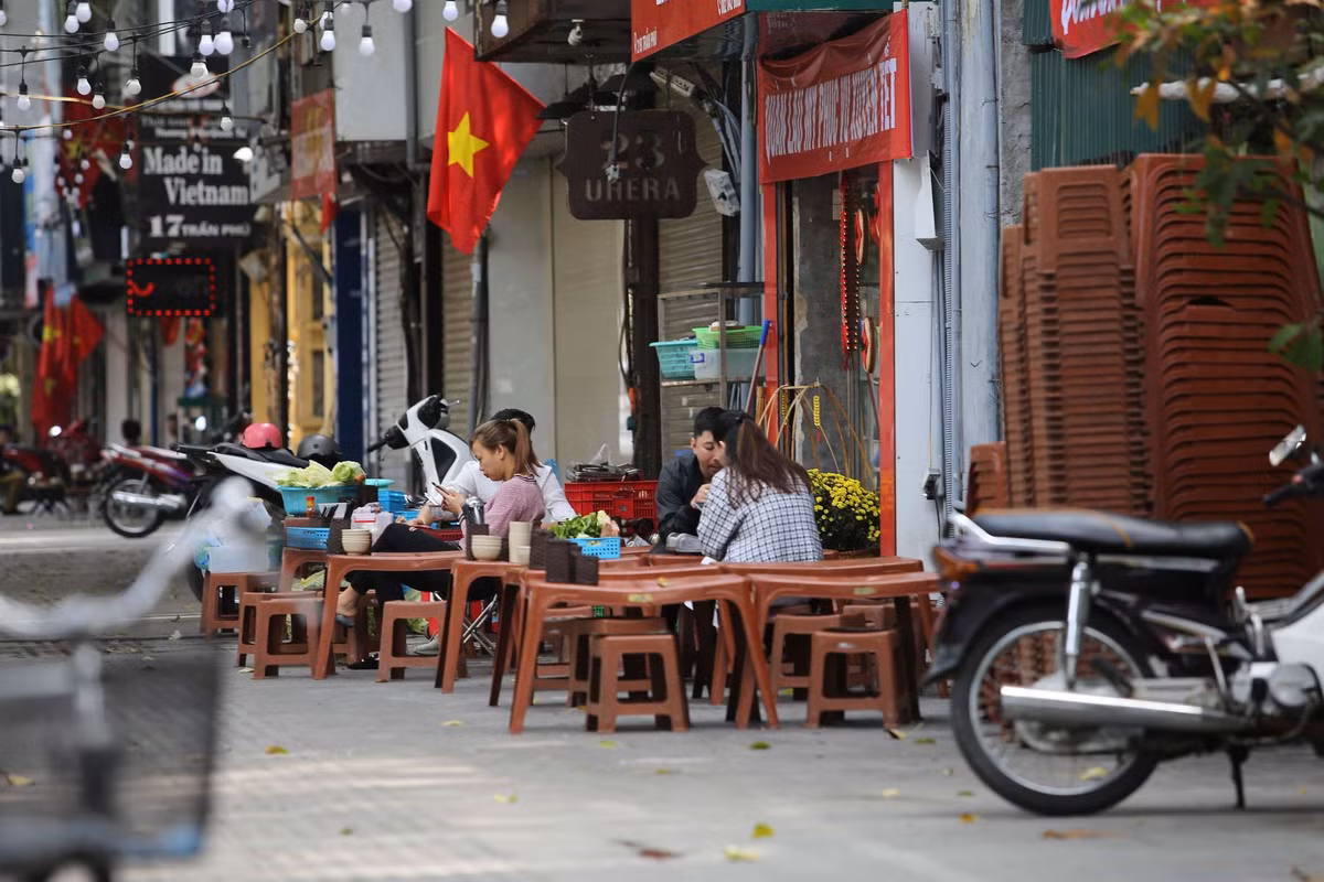 Giá mỗi bát phở, bún... chỉ tăng nhẹ từ 5.000 - 10.000 đồng.