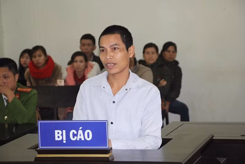  7. Anh rể hiếp dâm em vợ 16 tuổi: Vụ việc xảy ra vào ngày 18/12/2018, Vi Thanh Ký cùng với vợ (đang mang bầu) đi từ nhà của mình sang nhà mẹ vợ tại xóm Hòa Sơn, xã Phú Sơn, huyện Tân Kỳ để thăm bố, mẹ và ăn uống tại đó. Tại đây, Ký đã chở em L.T.X (SN 2004) ra vườn sắn rồi hiếp dâm. (Ảnh: Baonghean)