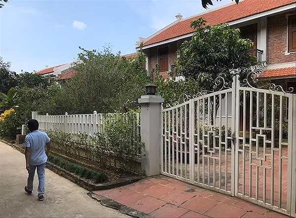 Theo ông Hưng, để xử lý với những biệt thự, công trình vi phạm như trong kết luận của Ủy ban Kiểm tra Trung ương, UBND thành phố Hà Nội đã có kế hoạch cùng với kế hoạch của huyện Ba Vì để chi tiết hóa từng nội dung, thời gian. (Ảnh: Tienphong)