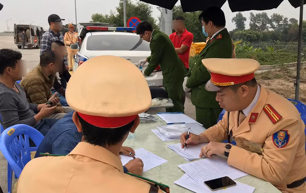 Phat hien 65 lai xe duong tinh ma tuy trong 10 ngay kiem tra