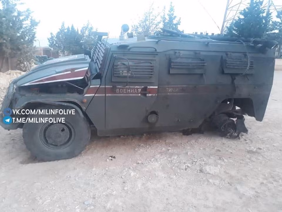 Trung tâm Hòa giải Các bên xung đột Syria của Nga cho biết, một quả bom tự chế đã được kích nổ dưới một chiếc xe quân cảnh Nga trong khu vực Kobani (được gọi là Ayn Al-'Arab) gần biên giới Thổ Nhĩ Kỳ.