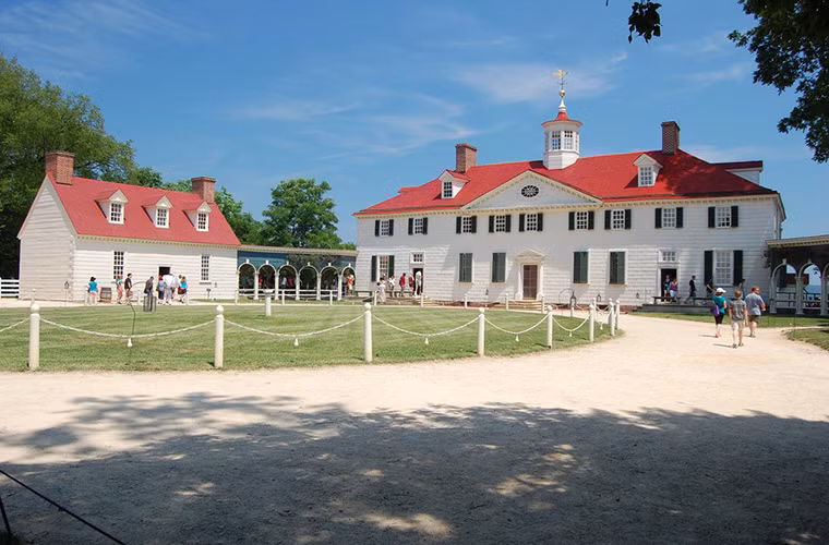 Năm 1761, George Washington thừa kế tòa nhà Mount Vernon do chính cha ông xây dựng. Sau nhiều năm, Washington đã biến nơi này trở thành khu vực rộng 8.000 mẫu với 5 trang trại và biệt thự gồm 21 phòng.