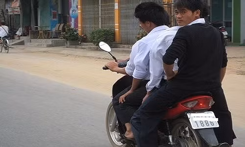 Nhiều học sinh vi phạm pháp luật bởi cách yêu thương sai lầm của bậc làm cha mẹ. Ảnh: Hồng Long/giaoduc.net.vn.