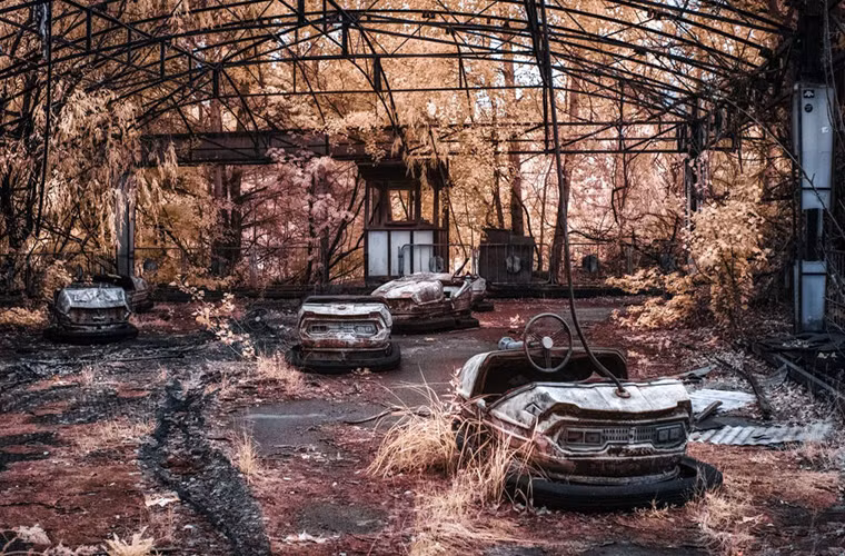 Những chiếc ô tô đồ chơi tại công viên giải trí Pripyat.
