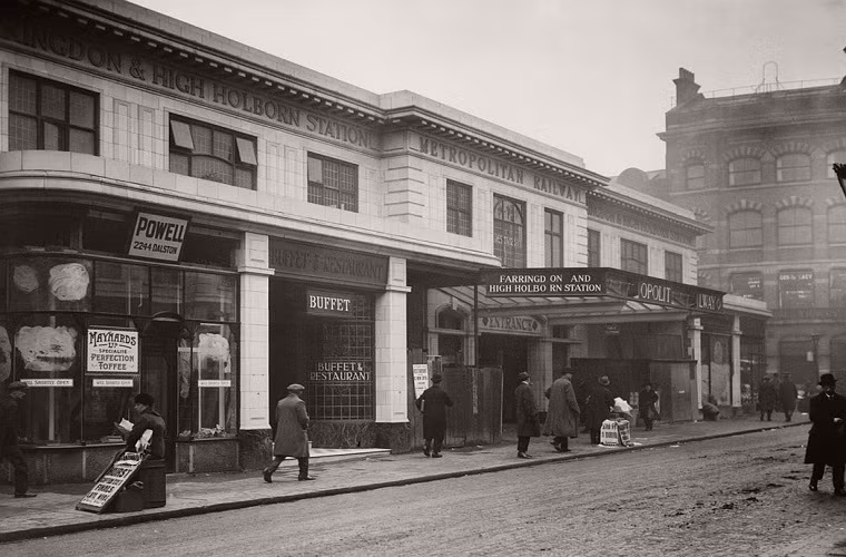 Ga tàu điện ngầm Farringdon hồi tháng 3/1924.