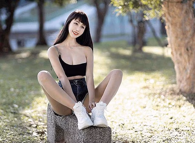 Xem thêm một số hình ảnh khác của hot girl Vivian Trần.