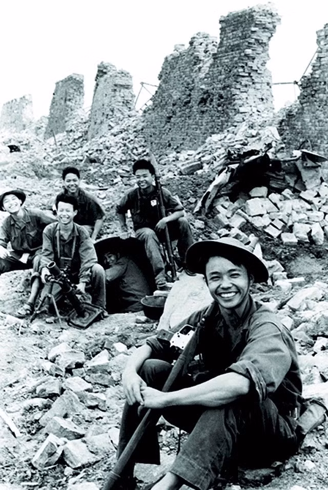 “Chieu vua gap nhau tay bat mat mung, den sang bom da san phang ca”-Hinh-6