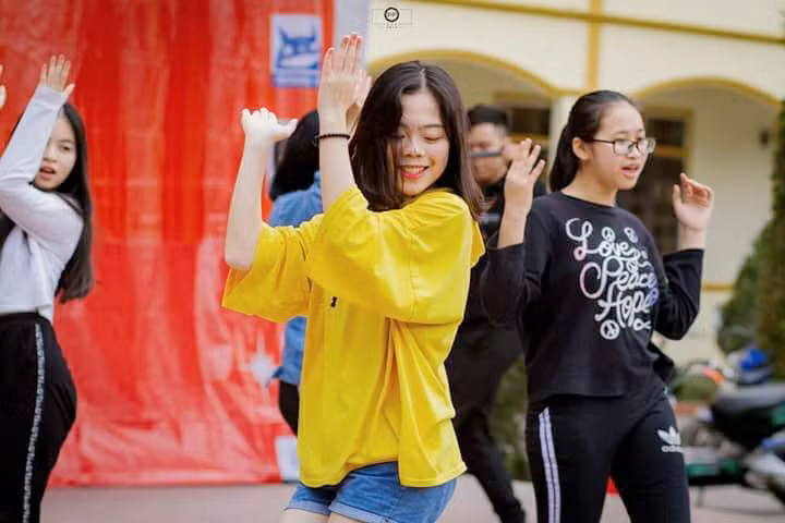 Thái Bảo không giấu nổi niềm vui khi trở thành thủ khoa: “Thật sự em vui lắm và bất ngờ nữa, em chỉ chắc chắn mình sẽ đạt điểm số cao chứ không thể nghĩ được lại cao nhất cả nước”.