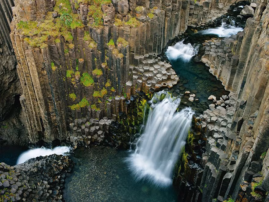 Khu vực thác Litlanesfoss, một trong những kỳ quan ở xứ sở cổ tích Iceland.