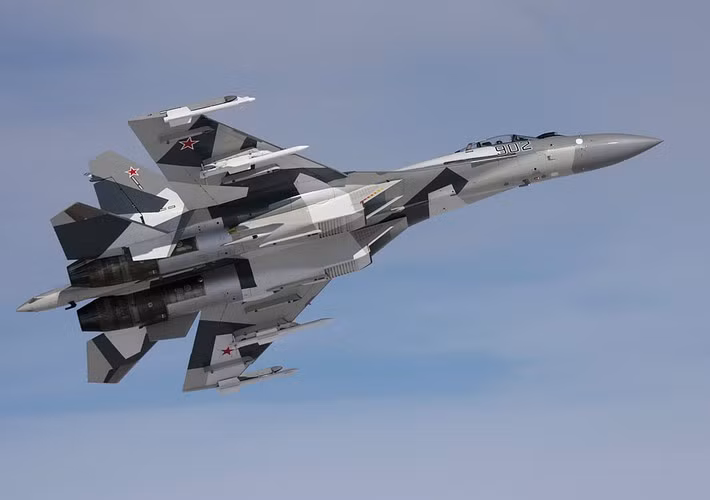 R-27T dài 3,7m; đường kính thân 0,23m; khối lượng phóng 245 kg. Phiên bản nàycó thể phóng ở độ cao 24 km và đạt tầm bắn 70 km. Hệ thống dẫn đường của phiên bản này là loại đầu dò tín hiệu hồng ngoại.