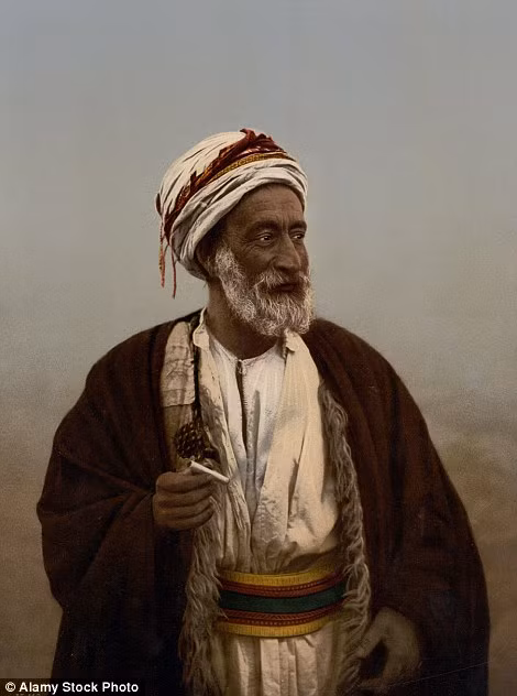 Chân dung một người đàn ông lớn tuổi ở Palestine năm 1895.