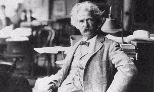 Nhà văn Mark Twain nổi tiếng của Mỹ sinh đúng vào ngày sao chổi Halley xuất hiện - ngày 30/11/1835. Điều đặc biệt đó là nhà văn này cũng qua đời đúng vào ngày sao chổi Halley xuất hiện vào lần tiếp theo - ngày 21/4/1910. Cái chết lạ kỳ của nhà văn Mark Twain khiến nhiều người không khỏi ngạc nhiên.