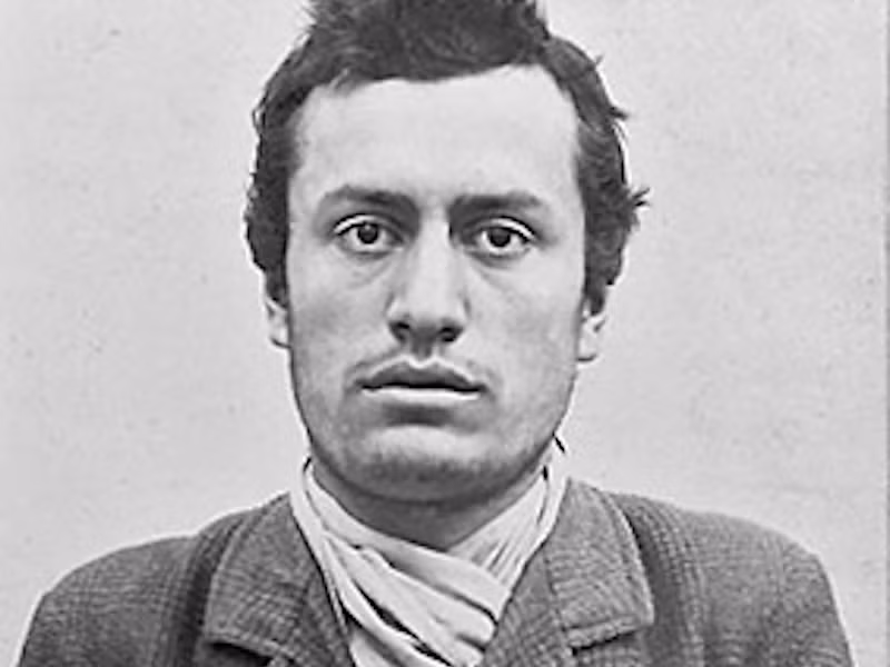 Benito Mussolini - người sau này trở thành trùm phát xít Italy. Bức ảnh này được chụp sau khi Mussolini bị cảnh sát Thụy Sỹ bắt năm 1903.