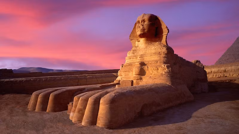 Có rất nhiều truyền thuyết liên quan đến tượng nhân sư lớn ở Giza. Trong đó nổi tiếng nhất là câu chuyện kể về hoàng tử Ai Cập Thutmose IV - người sau này trở thành pharaoh.