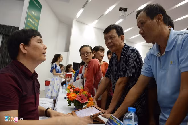 PGS TS Trần Văn Nghĩa giải thích thêm cách xét tuyển năm 2016 cho phụ huynh, thí sinh. Ảnh: Phước Tuần.