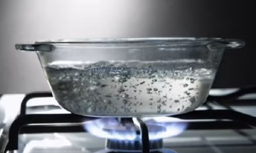 Cứ 30 phút/lần, cơ thể người cung cấp đủ nhiệt lượng để đun sôi 1,5 lít nước.