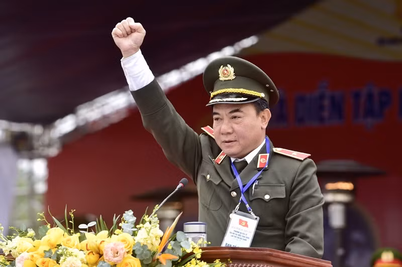 Trong kết luận điều tra của Bộ Công an về vụ án xảy ra tại Bộ Ngoại giao, TP Hà Nội và các tỉnh, TP khác, Cơ quan An ninh điều tra đã đề nghị VKSND Tối cao truy tố ông Nguyễn Anh Tuấn, cựu Phó Giám đốc Công an TP Hà Nội tội Môi giới hối lộ, với số tiền môi giới là 2,65 triệu USD - tương đương gần 61,7 tỷ đồng.