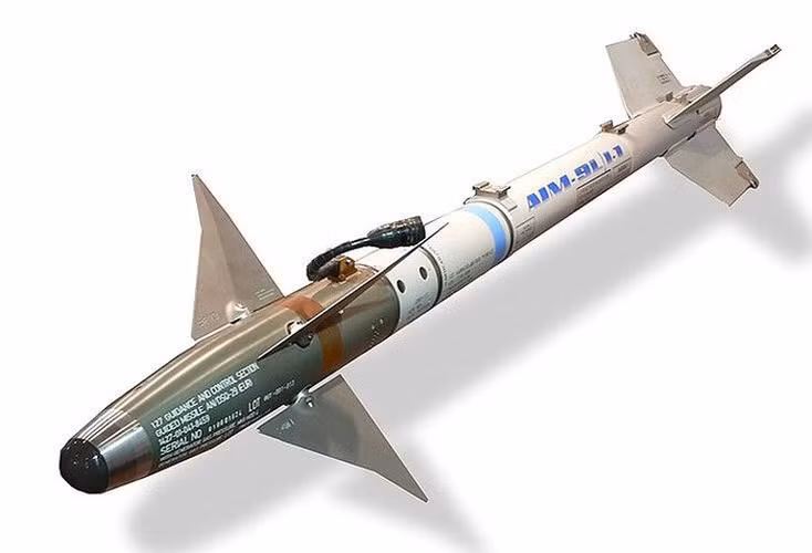 AIM-9X được giới quân sự thế giới đánh giá là một trong những tên lửa không đối không dẫn đường hồng ngoại mạnh nhất thế giới.