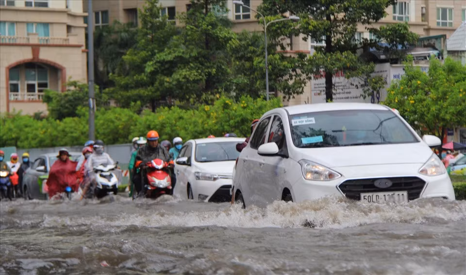 Từ lâu đường Nguyễn Hữu Cảnh được coi là "rốn ngập" ở TPHCM. 