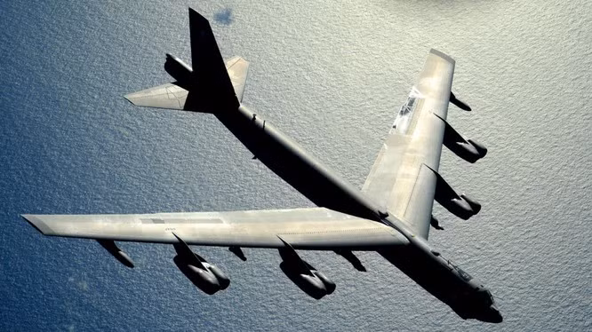  Máy bay ném bom B-52 từng được Mỹ sản xuất từ năm 1952 của thế kỷ trước. Dây chuyền sản xuất B-52 đóng cửa từ năm 1962 nên chiếc B-52 mới nhất cũng đã ra đời được gần 60 năm. Nguồn ảnh: BI.