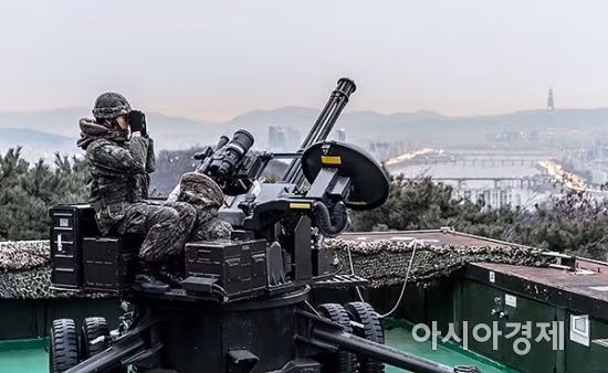 Do nằm cách vùng phi quân sự DMZ chỉ chưa tới 60 km, thủ đô Seoul của Hàn Quốc là một trong những mục tiêu "ngon ăn" nhất của đủ mọi loại hoả lực Triều Tiên, từ tên lửa cho tới cả pháo tăng tầm. Nguồn ảnh: BI.