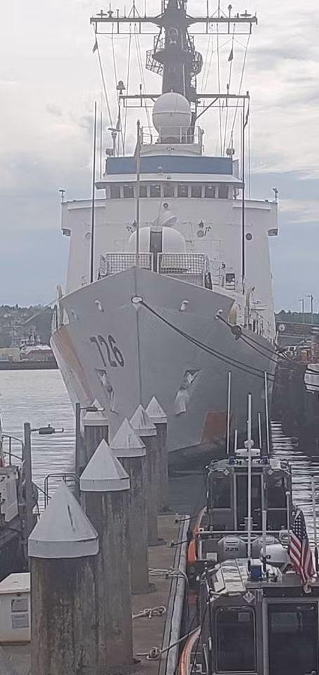 Tàu tuần duyên USCGC John Midgett tháo radar, vũ khí... sẵn sàng về Việt Nam Tau tuan duyen USCGC John Midgett thao radar, vu khi... san sang ve Viet Nam
