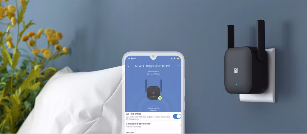 Trang bị bộ mở rộng Wi-Fi (extender). Nếu nhà không quá lớn hoặc không muốn chi nhiều tiền cho Wi-Fi lưới, bạn có thể cân nhắc mua bộ mở rộng Wi-Fi. Chỉ cần kết nối nó với mạng Wi-Fi chính, cài đặt theo hướng dẫn của nhà sản xuất để tăng vùng phủ sóng, loại bỏ những "vùng chết" nơi tín hiệu Wi-Fi rất yếu. Tuy nhiên, tín hiệu từ bộ mở rộng Wi-Fi sẽ không mạnh bằng tín hiệu gốc, do đó chỉ nên sử dụng cho các thiết bị không đòi hỏi băng thông cao như ổ điện thông minh, nhiệt kế hay loa thông minh. Ảnh: Xiaomi.