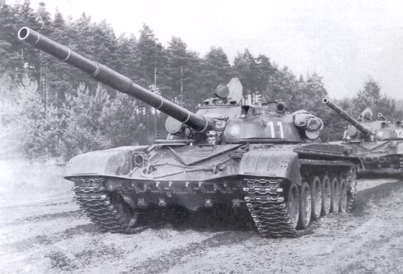 Các xe tăng T-72M1 của Hàn Quốc được sử dụng làm nhiệm vụ "quân xanh" trong huấn luyện thực binh tác chiến. Nguồn ảnh: Pinterest.