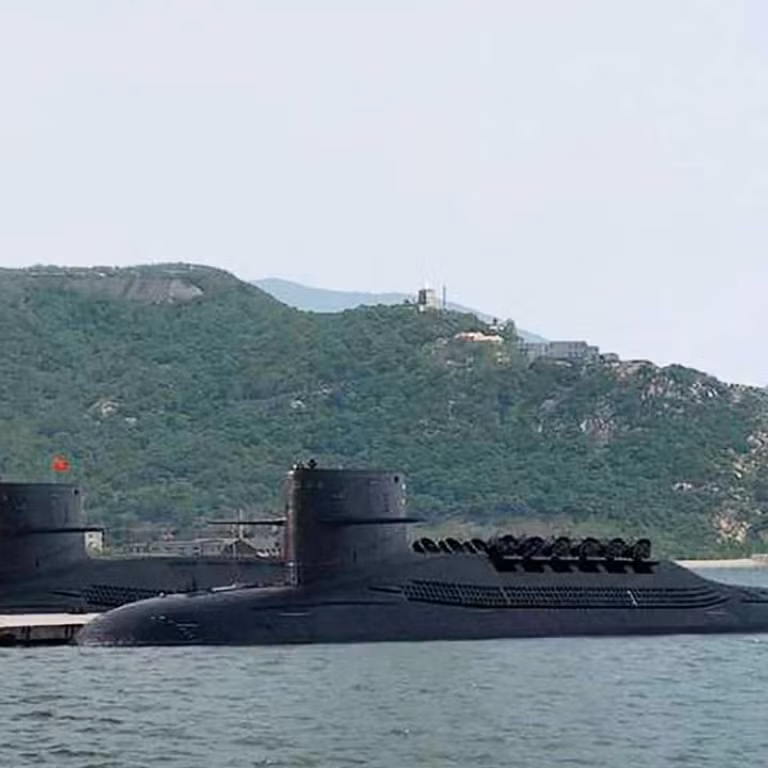 Trên lý thuyết, mỗi tàu ngầm Type 096 có khả năng mang theo tới 24 tên lửa đạn đạo JL-3 với tầm bắn tối đa lên tới 10.000 km, đưa toàn bộ châu Âu, châu Mỹ, Ấn Độ và thậm chí Nga vào tầm bắn. Nguồn ảnh: BI.