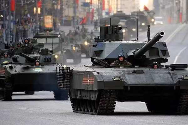 Ngoài ra, nhiều loại đạn pháo chống tăng có tốc độ bắn từ 1,2 tới 2km/giây cũng sẽ khiến toàn bộ hệ thống bảo vệ của T-14 trở nên vô dụng do có quá ít thời gian để phản ứng lại mối đe doạ. Nguồn ảnh: Rumil.