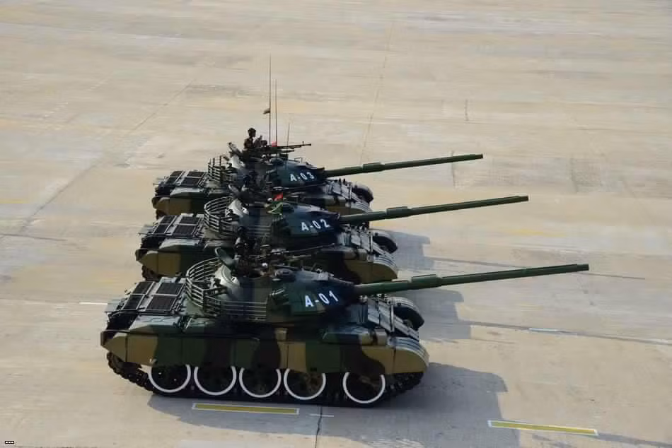 Cụ thể, trong khi Thái Lan chỉ sở hữu 5 xe tăng Type 69-II được sản xuất trong nước dưới định danh Type 30 thì Myanmar có tới 80 xe tăng loại này. Nguồn ảnh: Pinterest.