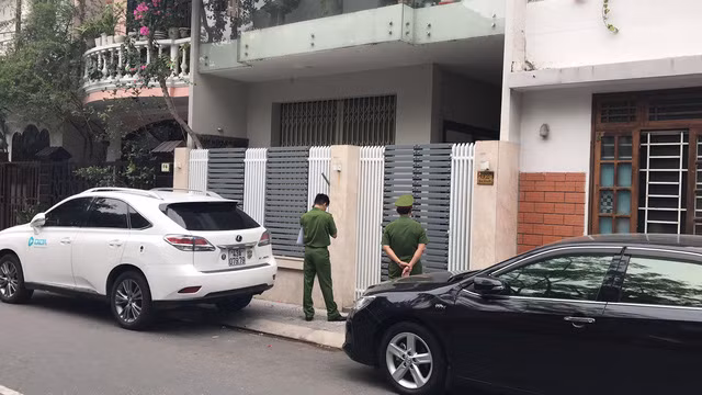 Dang kham xet nha hai nguyen Chu tich TP Da Nang-Hinh-2