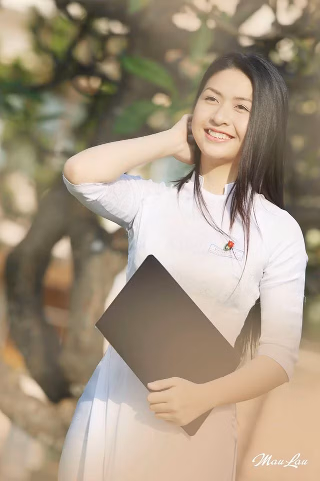 Còn rất trẻ nhưng Nguyễn Ngọc Mai hiện là vận động viên thi đấu cho đội tuyển Vovinam của tỉnh Bà Rịa - Vũng Tàu. Ở tuổi 18, với tài năng và nhan sắc nổi bật, Ngọc Mai là gương mặt không chỉ nổi bật trong trường nơi cô học tập mà còn được nhiều bạn trẻ khác ở Vũng Tàu biết đến.